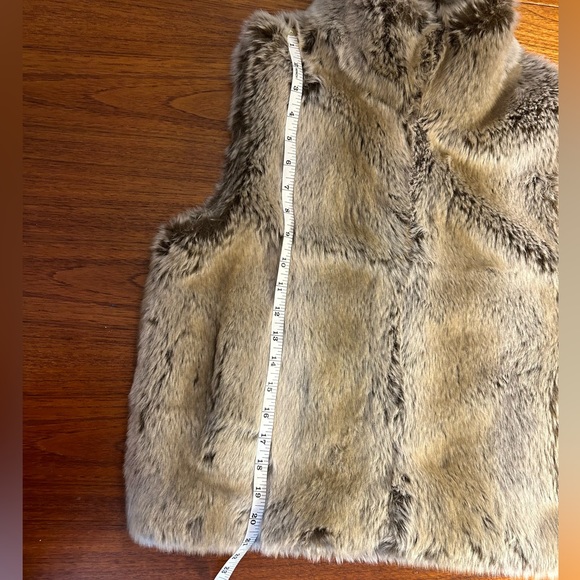 â˘Never Worn⢠Faux Fur Full Zip Vest Jacket with Stand Collar/Pockets (S-M) - Picture 9 of 15